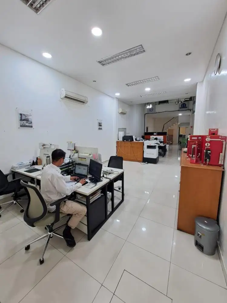 Bangunan Kantor Gudang 2 Lantai Roa Malaka Kota Tua sudah SHM