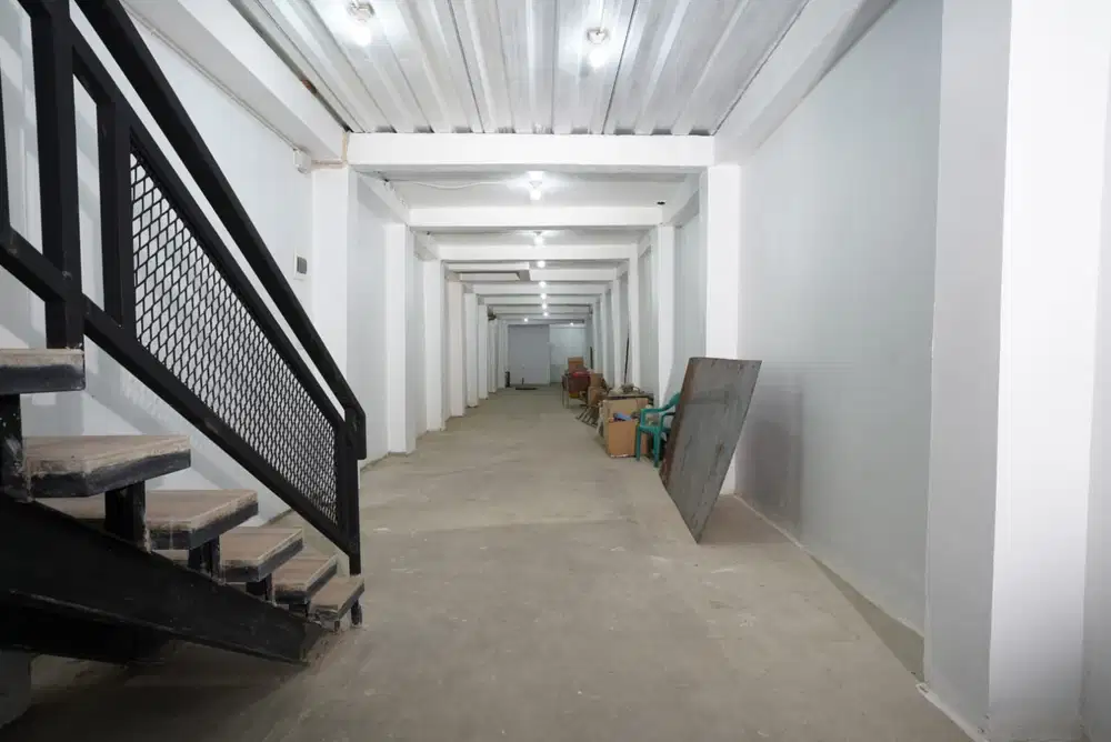 RUKO PINGGIR JALAN RAYA KHM MANSYUR DEKAT PASAR JEMBATAN LIMA