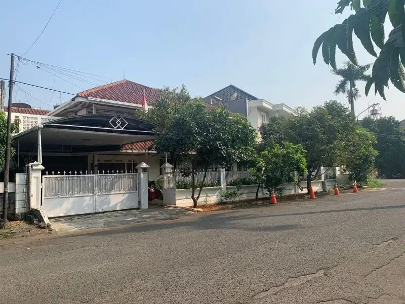 DIJUAL RUMAH SIAP HUNI DI LEBAK BULUS JAKARTA SELATAN