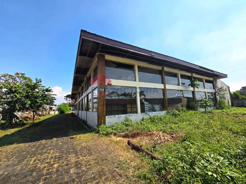 Ruang Usaha Sewa Lokasi Strategis Pinggir Jalan Besar Parkiran Sangat