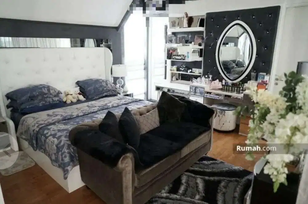 Jual rumah siap huni furnish dalam Townhouse Senayan Sebrang GBK Jakse