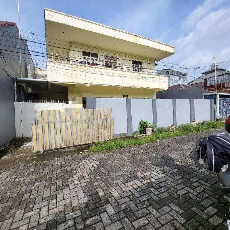 Rumah 2 Lantai Tengah Kota & Tempat Gym