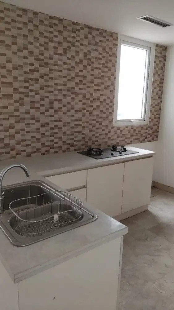 The Royale Springhill Residences Dekat