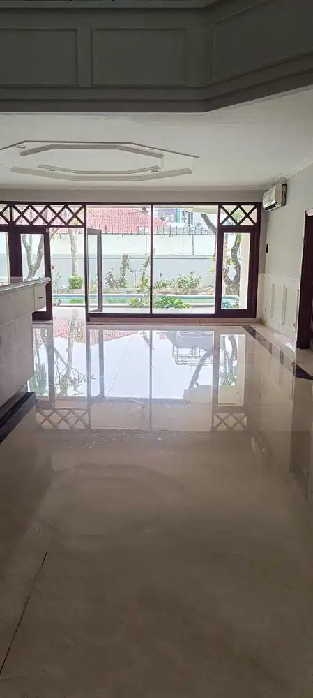 Disewakan Rumah Besar Siap Huni di Kemang Jakarta Selatan