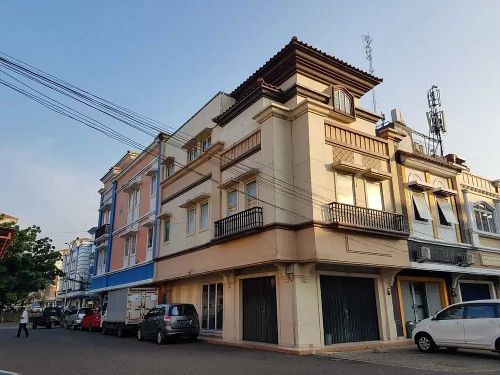 Ruko Hook Golden Madrid 1 BSD 3 LANTAI