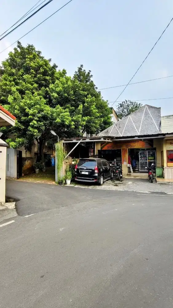 Dijual Rumah Second 2 Lt Siap Huni Strategis Pinggir Jalan Utama di Kramat Jati Jakarta