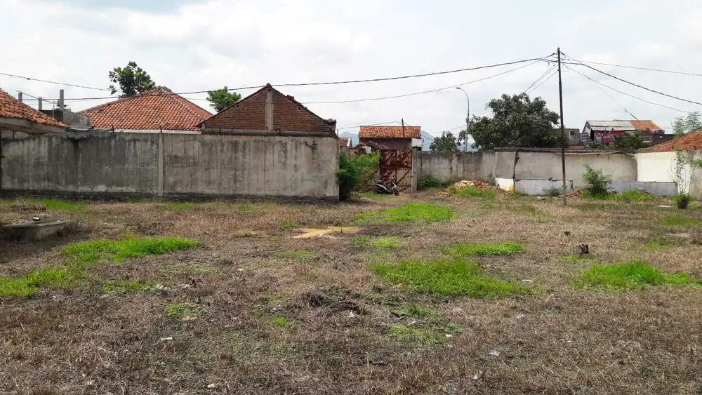 Tanah Luas cocok untuk Gudang 1600m2 di jl. Gandasoli Desa Cikambuy