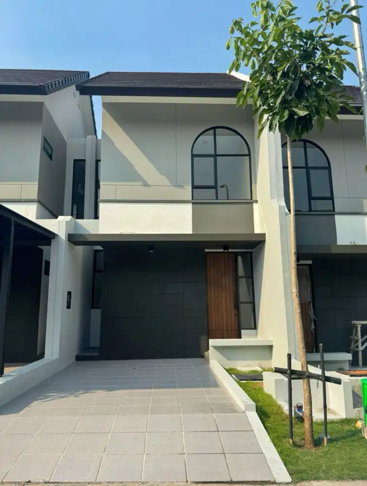 Disewakan Rumah Baru 2 lantai Citraland Kedamean gresik