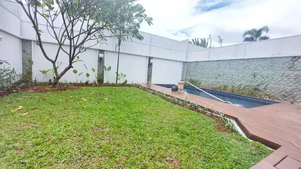 Sewa rumah ada pool dalm cluster dekat sekolah Prancis Cipete Jaksel