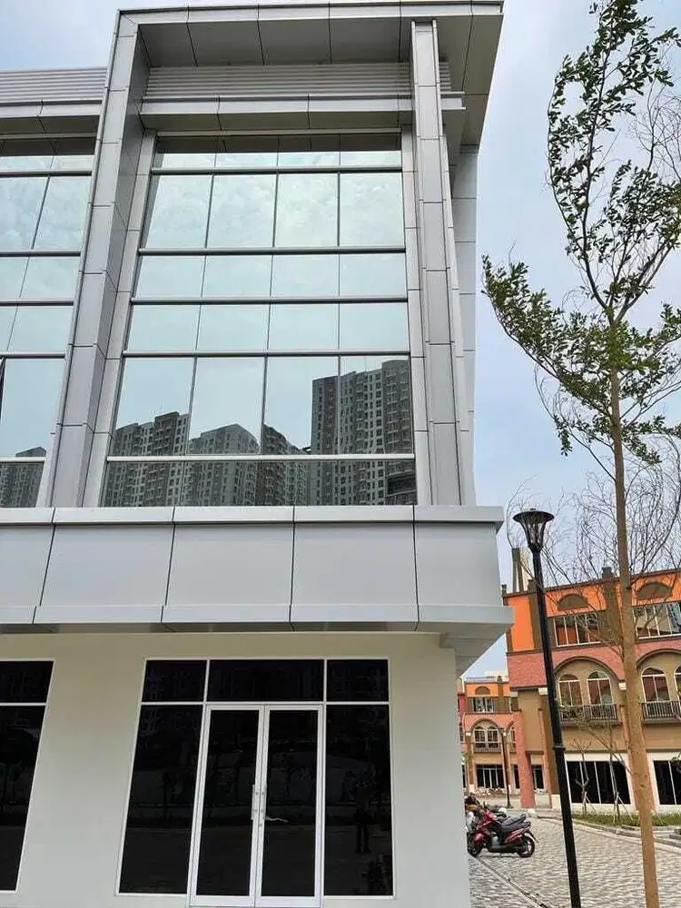 Dijual Rukan LA RIVIERA (PIK2) (Boulevard Hoek B) LT 5x15m2