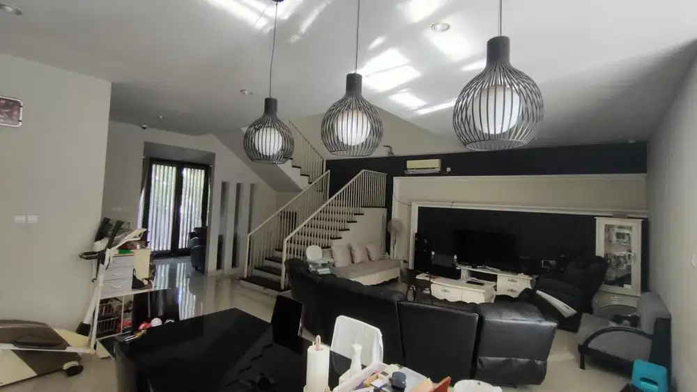 Rumah wiyung dekat pakuwon indah citraland graha famili