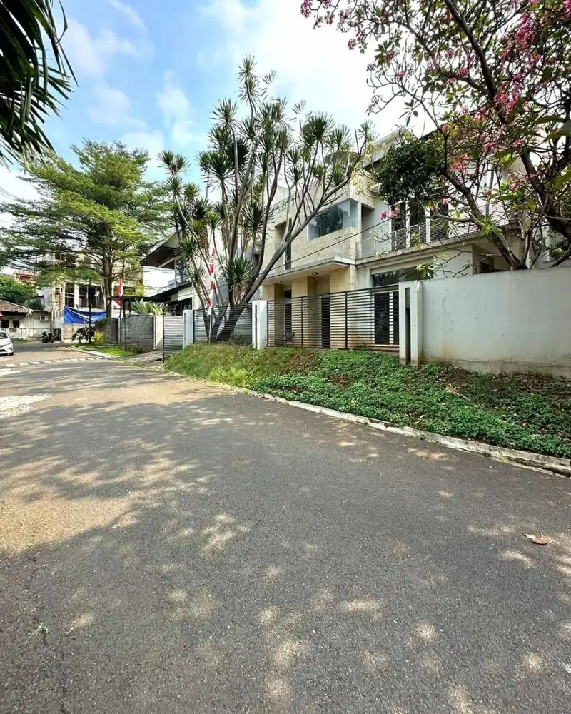 TERMURAHH     DIJUAL RUMAH MEWAH ADA POOL LOKASI PREMIUM PONDOK INDAH