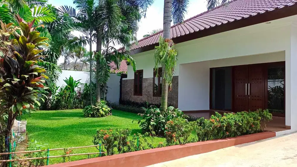 DISEWAKAN RUMAH CANTIK SIAP HUNI POOL KEMANG JAKARTA SELATAN.