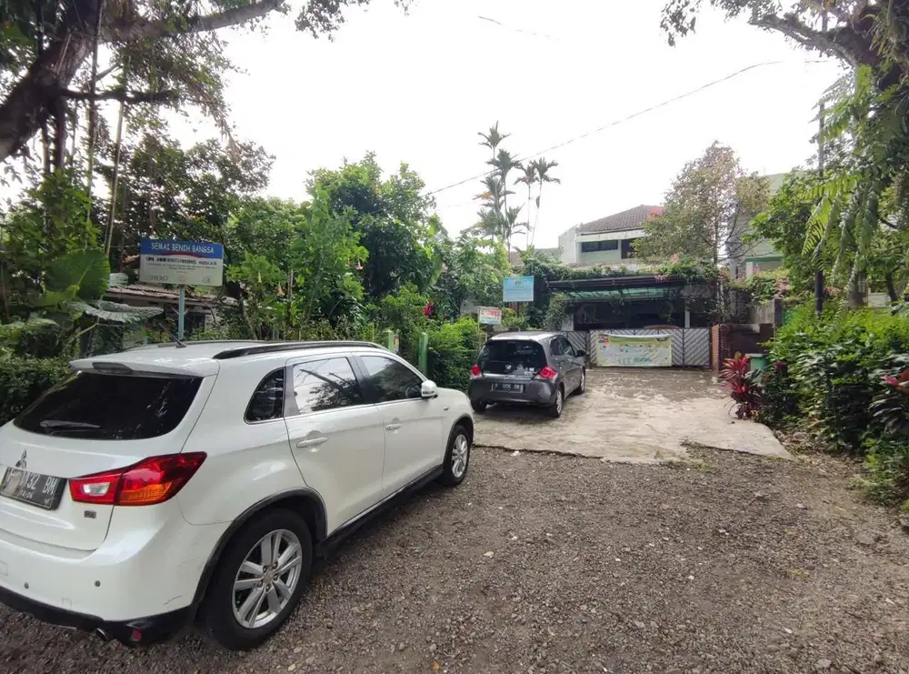 Rumah tengah kota dekat bank dan hotel , restaurant dekat Pajajaran