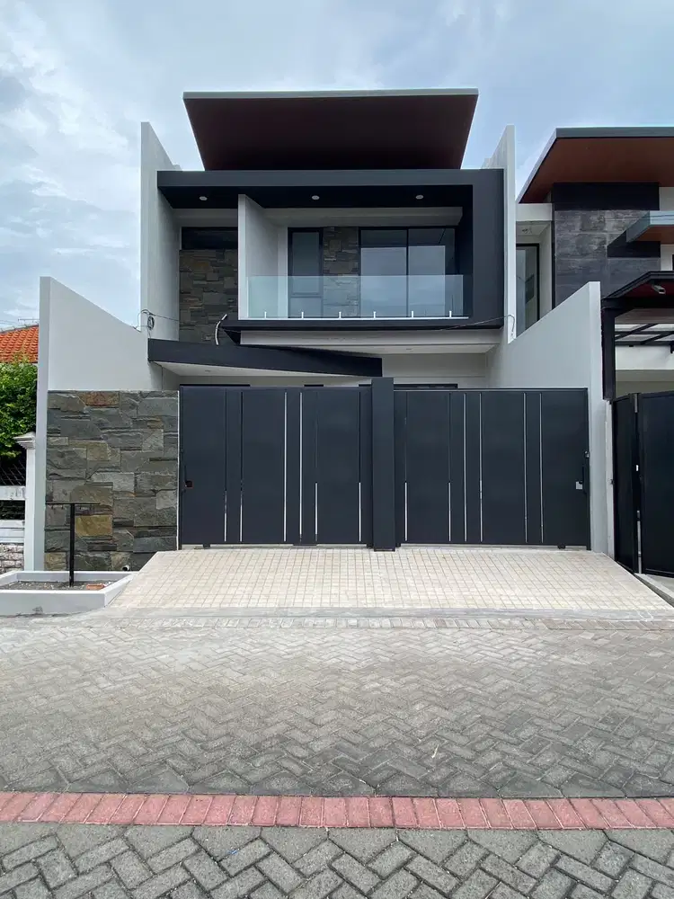 Rumah Modern Style, High Quality, Baru Gress 2 Lantai Di Manyar Jaya