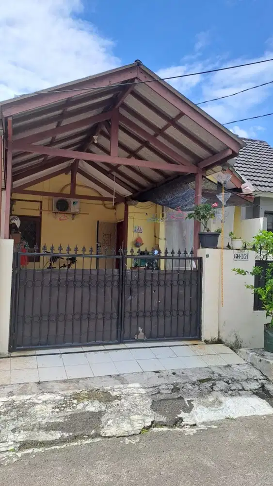 Rumah Strategis 9 Menit ke Living World Alam Sutera Siap Huni J-37323