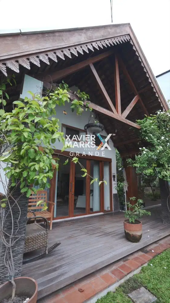 Di Jual Rumah Nuansa Bali di Tengah Kota Surabaya