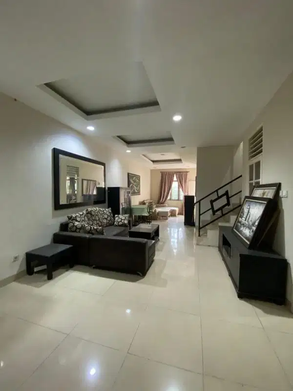 Disewakan Rumah Cluster Meadow Green Lippo Cikarang