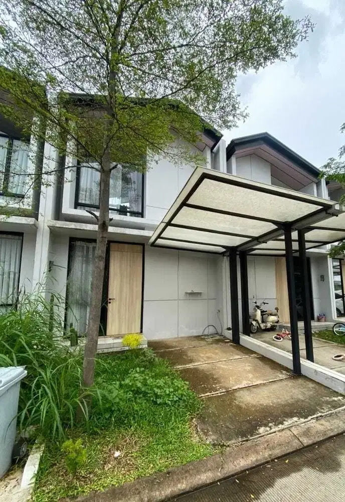 DISEWAKAN RUMAH CLUSTER WATERFRONT Lippo Cikarang