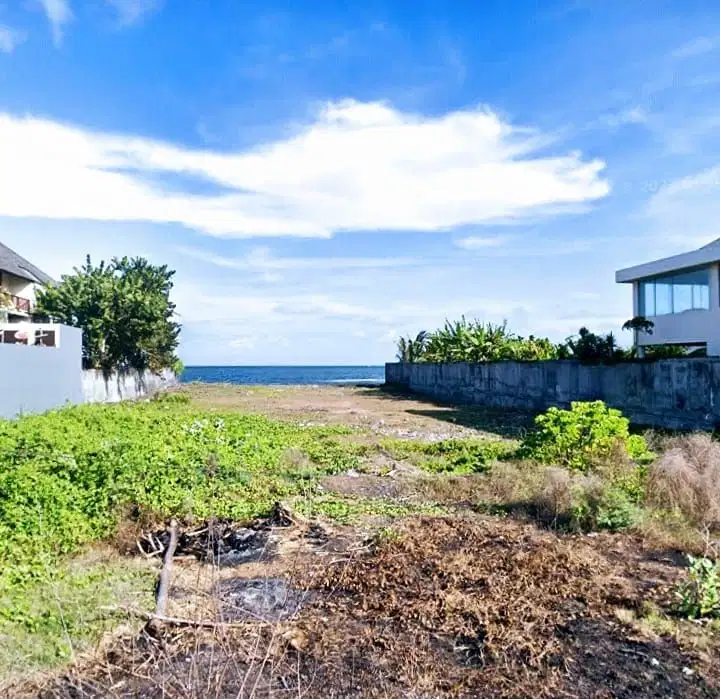 Tanah loss pantai gianyar Bali
