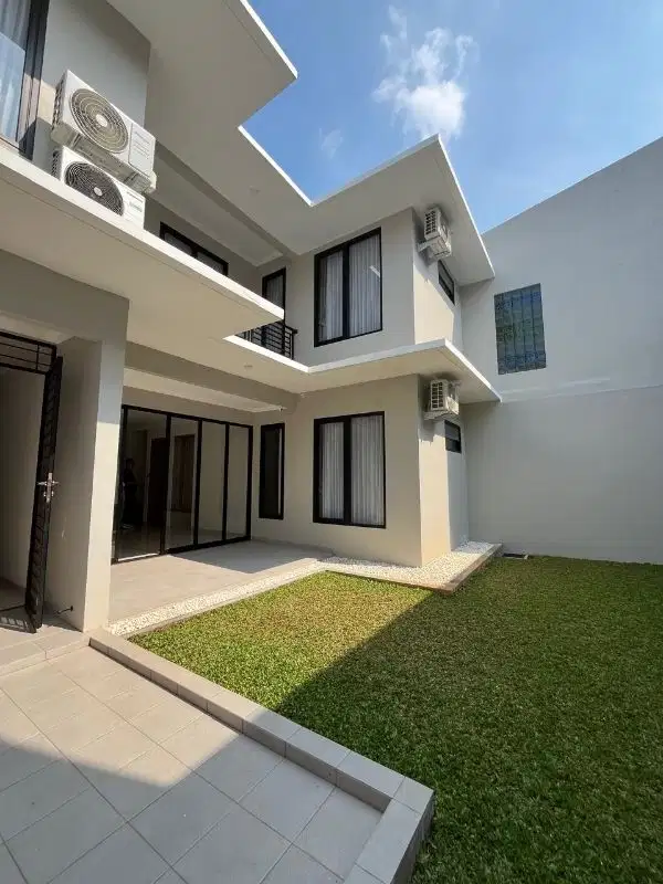 Disewakan Rumah Cluster Taman Beverly Lippo Cikarang
