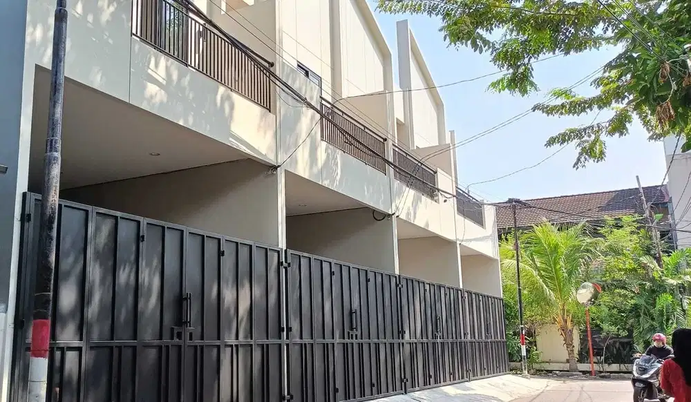 Dijual Rumah Baru 2 lantai dengan jalanan lebar di Duri Kepa Jakarta Barat