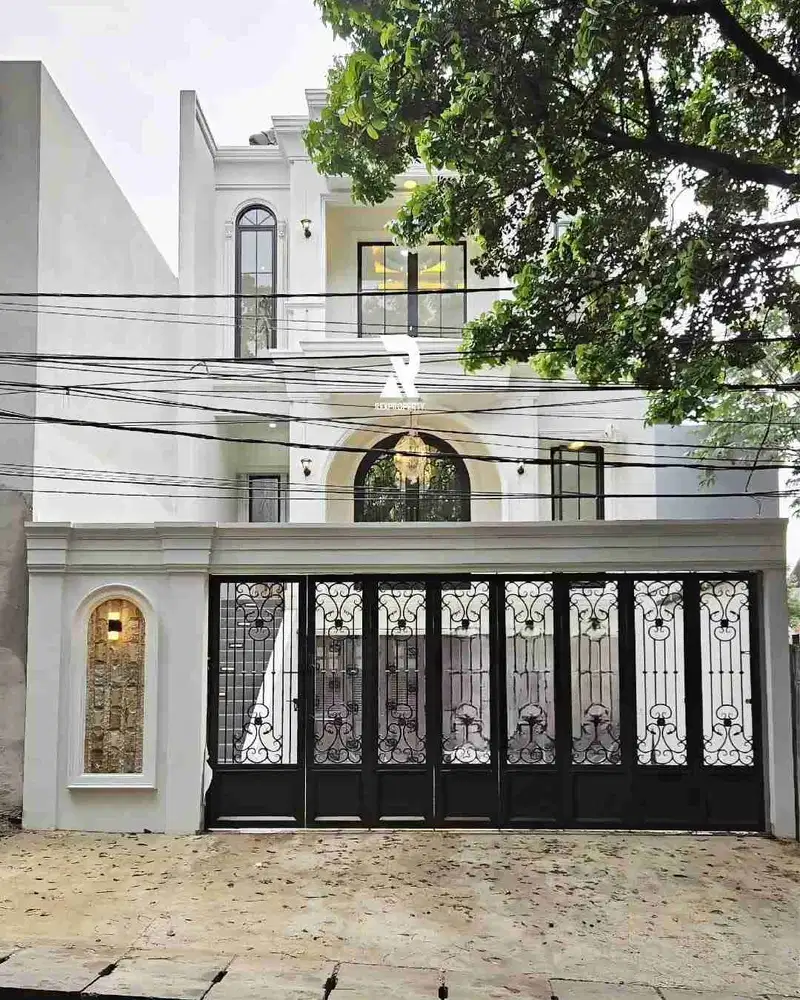 RUMAH MEWAH SIAP HUNI 3 LANTAI LOKASI ASRI DEKAT TOL BRIGIF DI JAGAKARSA