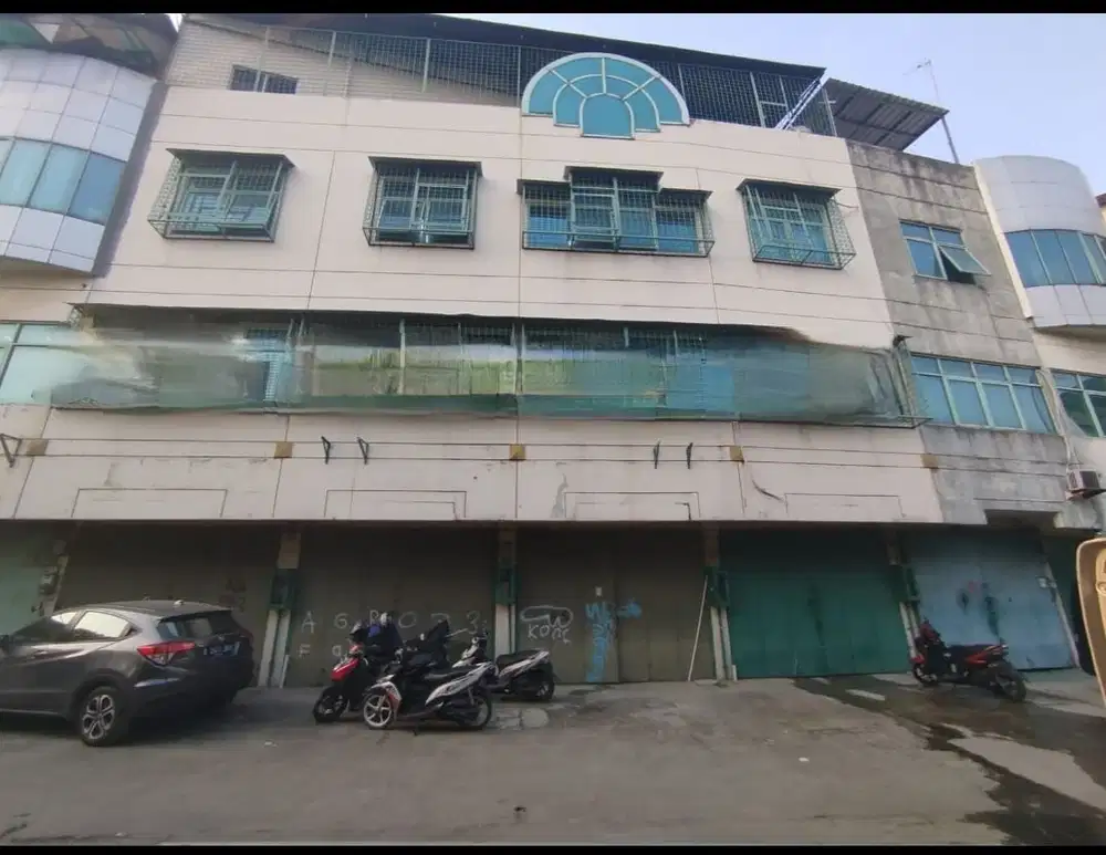 Ruko 4 gandeng di Artha center Jayakarta bisa container