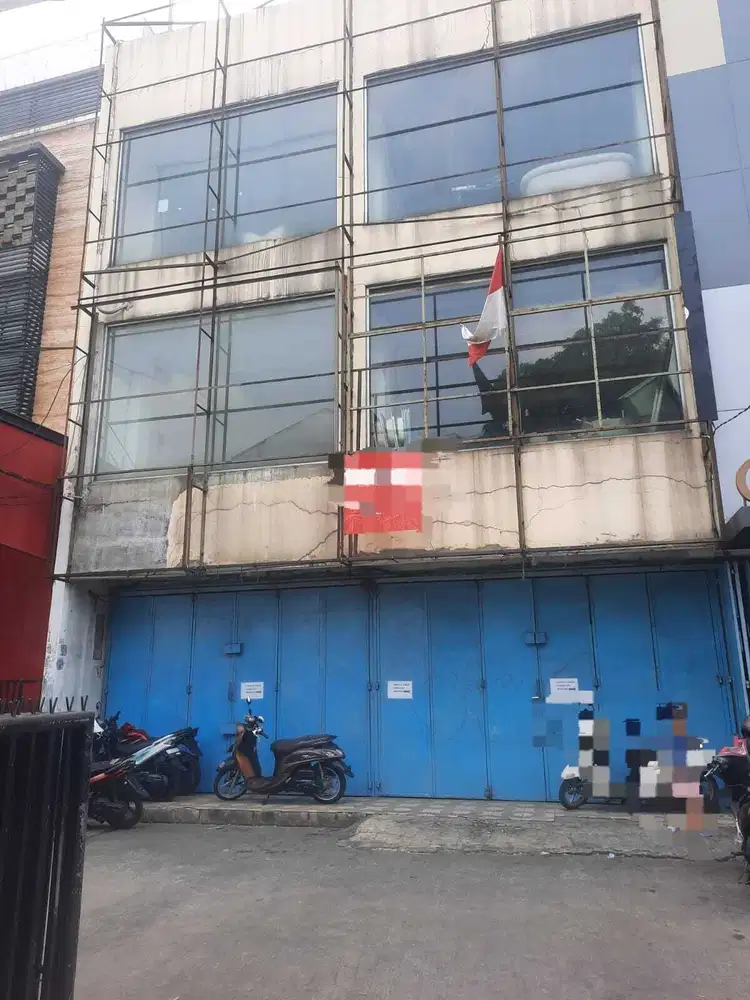 Ruko gandeng strategis dan bagus disewakan dekat Cempaka Putih, JakPus