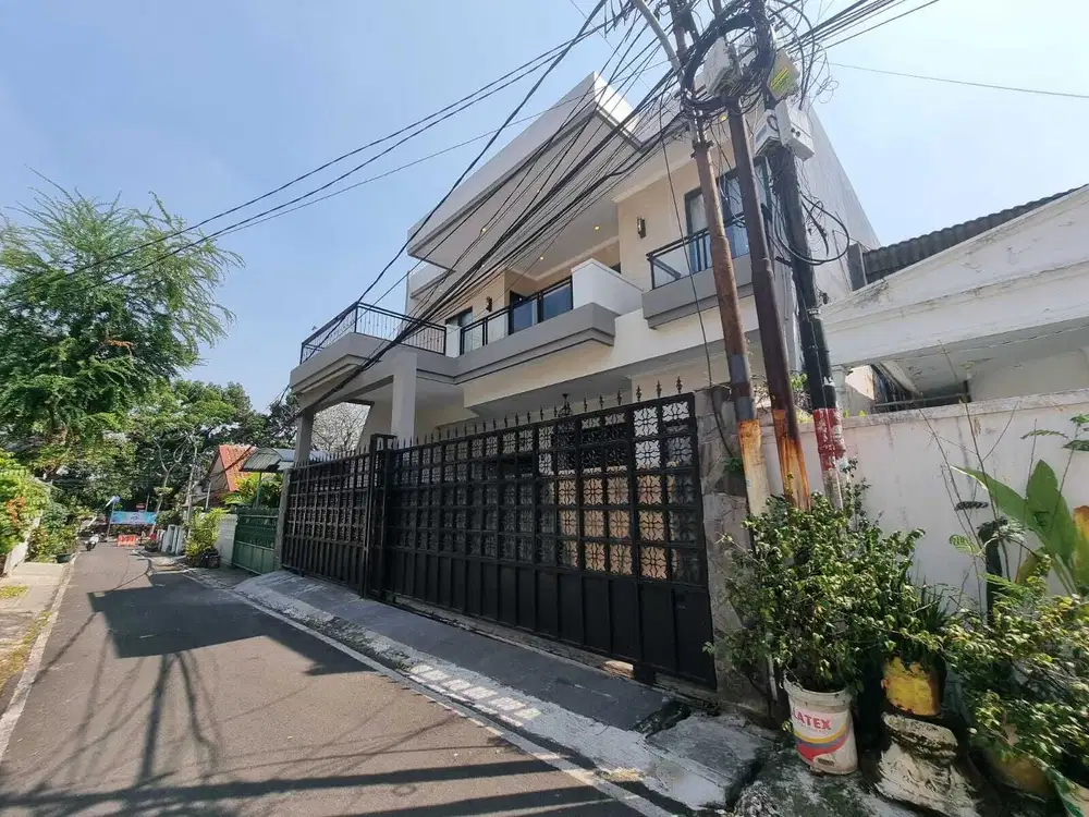 UPDATE TURUN HARGA  DISEWAKAN RUMAH  DI JL.CIOMAS AREA SENOPATI KEBA