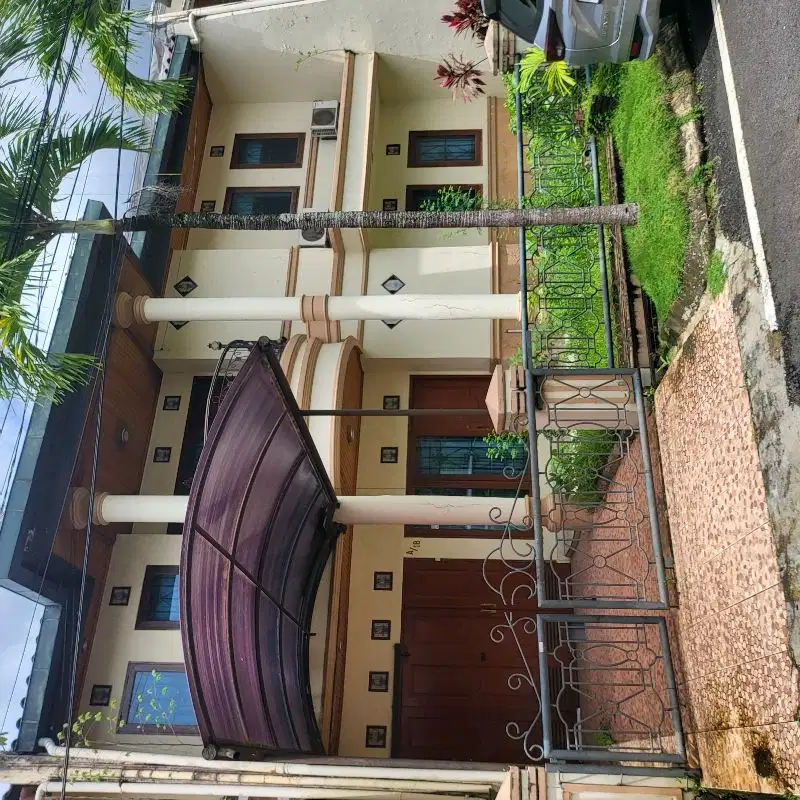 Rumah Cantik di Azalea