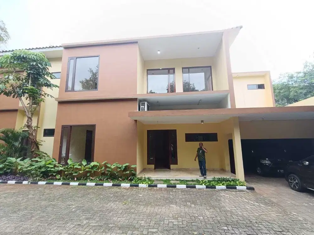 DISEWAKAN RUMAH LOKASI SANGAT STRATEGIS (Akses Jalan Utama Cocok Untuk