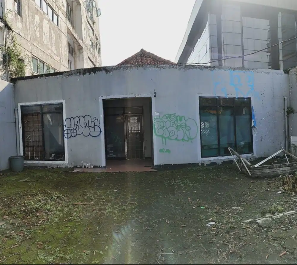 DIJUAL RUMAH TUA HITUNG TUA (Boleh Dibangun Sampai 4 Lantai) MENTENG J