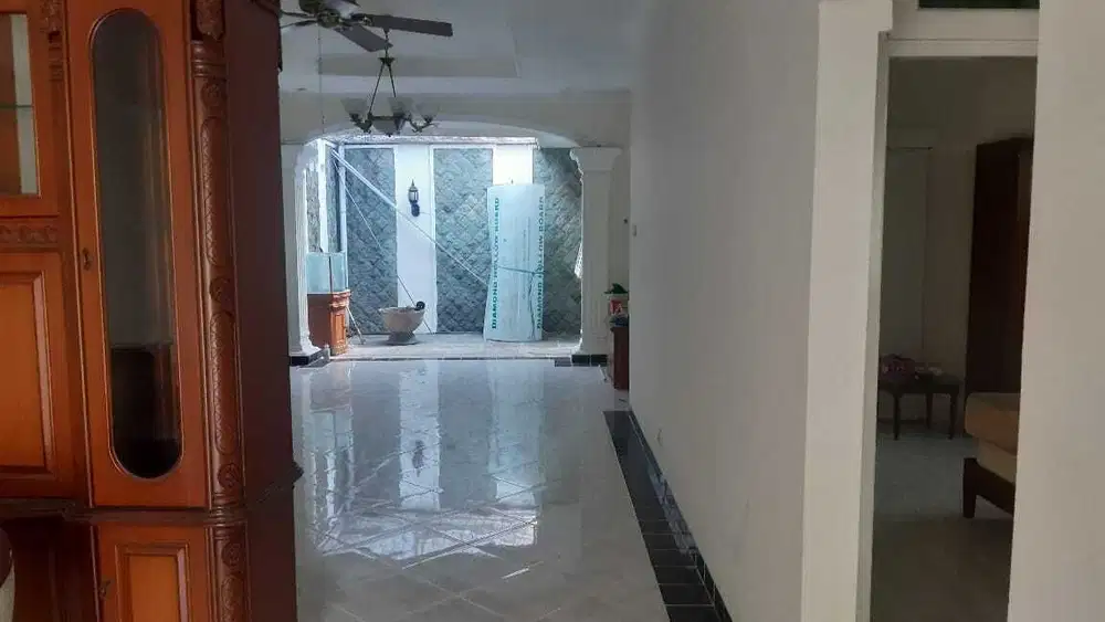 Di sewa rumah di kawasan Tebet jalan utama