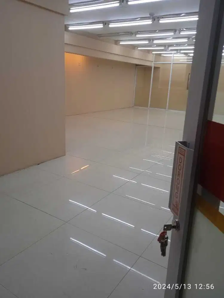 SEWA KANTOR DI JAKARTA SELATAN TB SIMATUPANG 110M2 PARTISI 195K NEGO