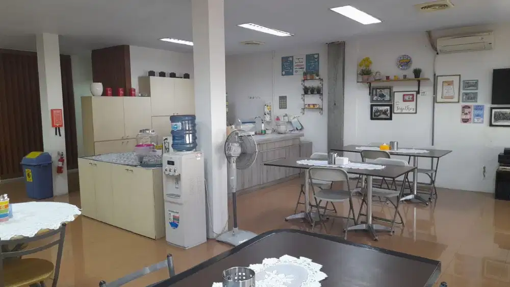 Jual ruko Gandeng 3 dalam komplek  ada lift Jl.Raden Saleh Jakpush