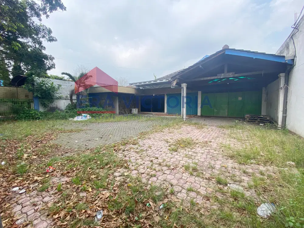 Disewakan Properti Strategis Rumah dan Tanah Luas Pinggir Jalan Besar