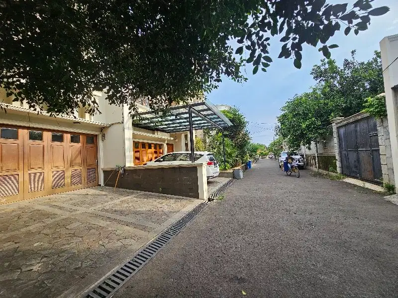 Jual rumah di Unilever Townhouse jl Mertilang Pesanggrahan Jaksel