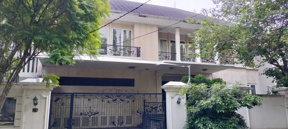 Dijual Cepat 2 Lantai dengan Pool, Komplek Patal Senayan - Jakarta