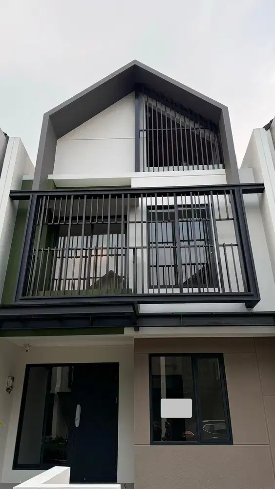 Jual murah Rumah tipe premium dengan attic Leonora Gading Serpong