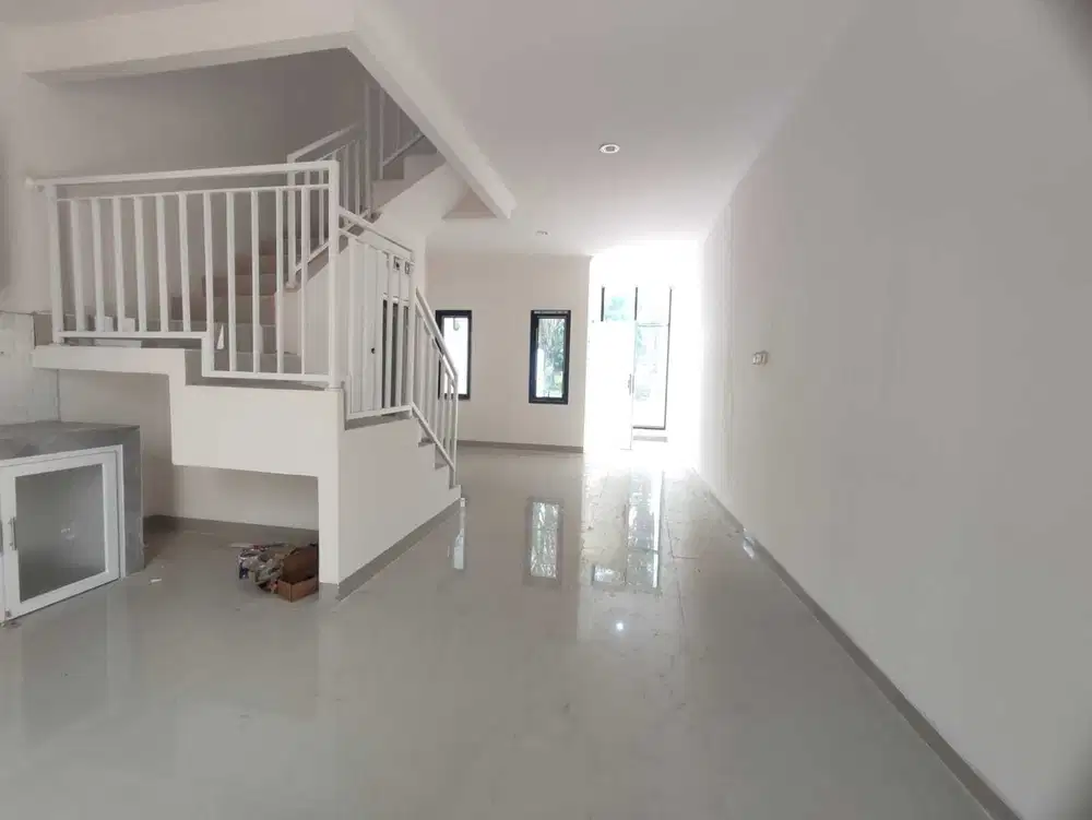 Rumah Mewah 2lantai  Akses Mobil Tidak Banjir