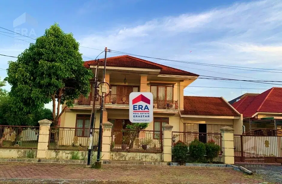 Rumah mewah 2 lantai luas, ada paviliun samping, di Padang Baru Sumbar