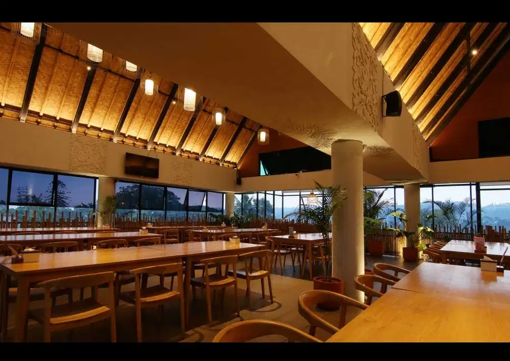 Gedung Ex Resto Sunda 4 Lantai di Puncak Bogor