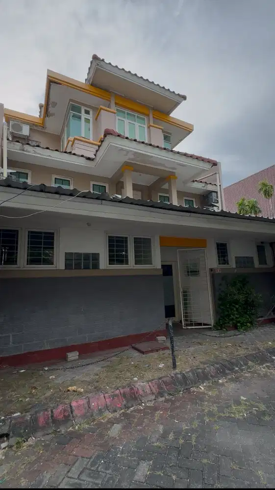 Ruang Usaha Ngagel Graha Asri ex kantor 3lantai dimensi 7x20meter