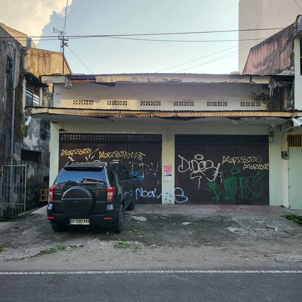 Toko Bundling Gudang di Gunung Merapi