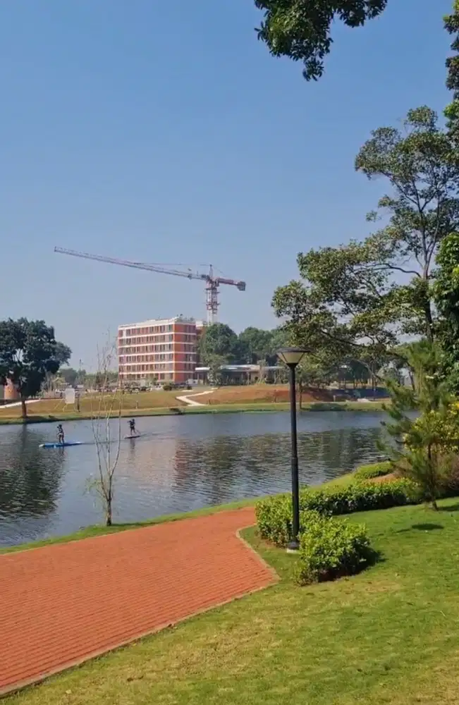 Hunian tepi danau Casacomo di Shilla sawangan Depok free DP