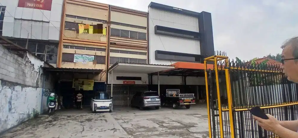 Disewa/Dijual Ruko Strategis siap pakai  di Letjen Suprapto JakPus