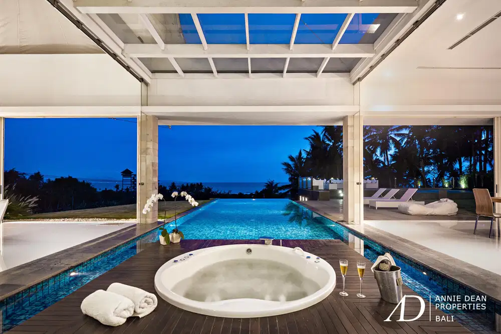 FREEHOLD LUXURY VILLA WITH ARTISTIC CHARM IN PEACEFUL KERAMAS