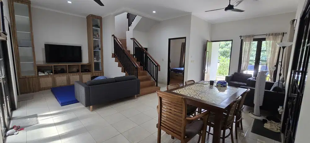 Rumah tidak nempel tetangga di Kencana Loka BSD City