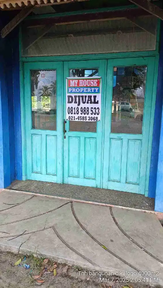 Tanah dan bangunan pinggir jalan fasilitas parkir dan area toko